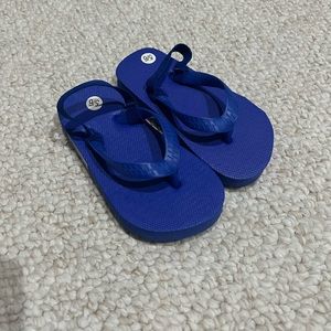 *NEW* flip flops. Kids size 5/6